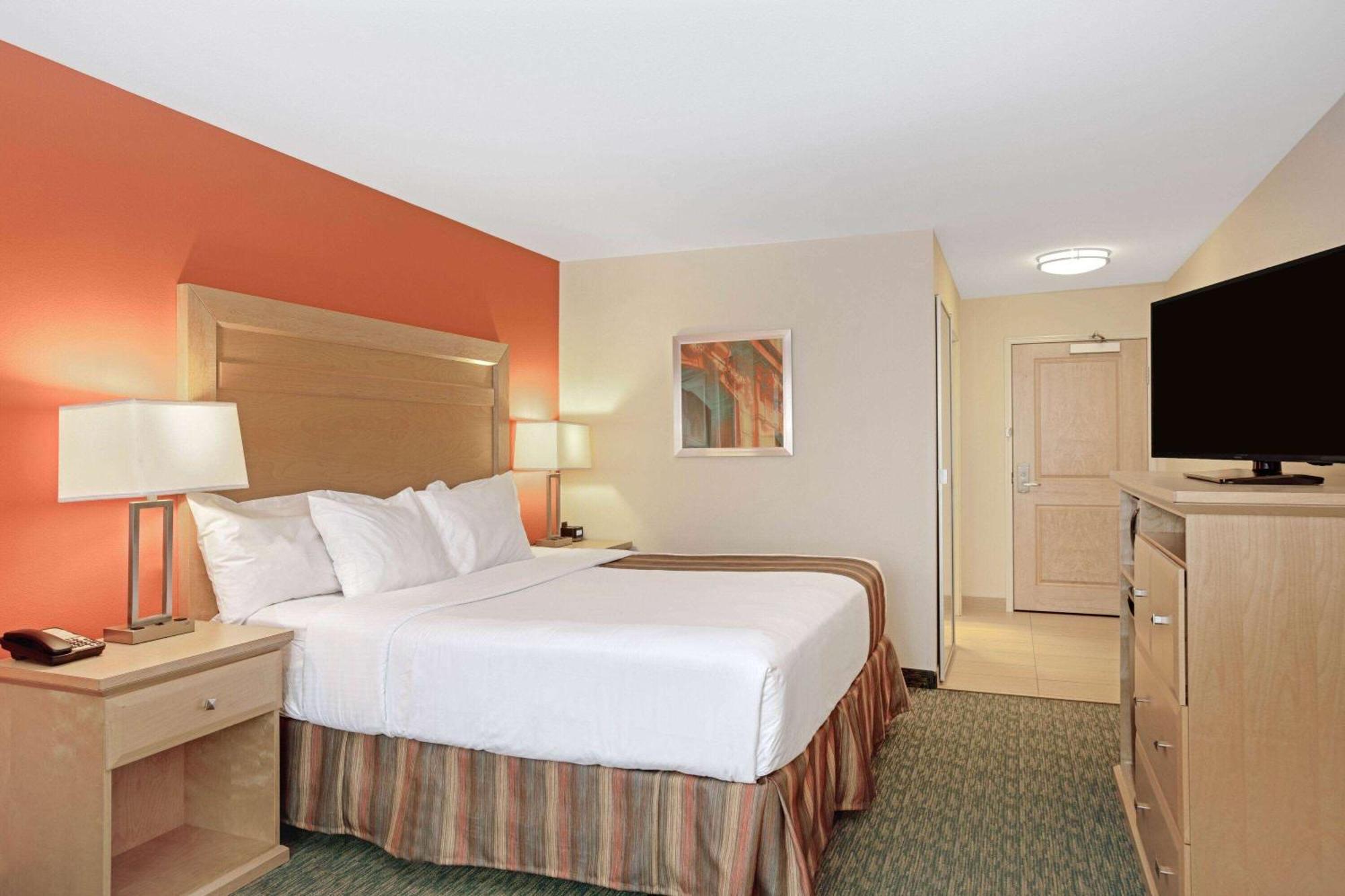 La Quinta By Wyndham Grand Forks Hotel Bagian luar foto
